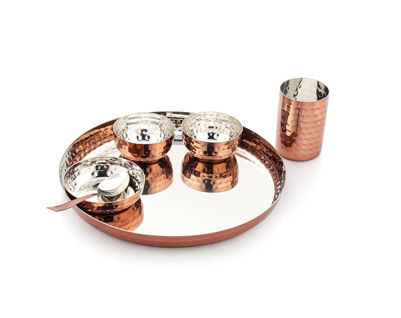 Silver Glow طقم عشاء من الفولاذ المقاوم للصدأ المطروق بلمسة فضية للنحاس لـ 4 أشخاص طقم طعام نحاسي من 24 قطعة هدية مثالية للذكرى السنوية والزفاف وديwali والفنادق - Image 2