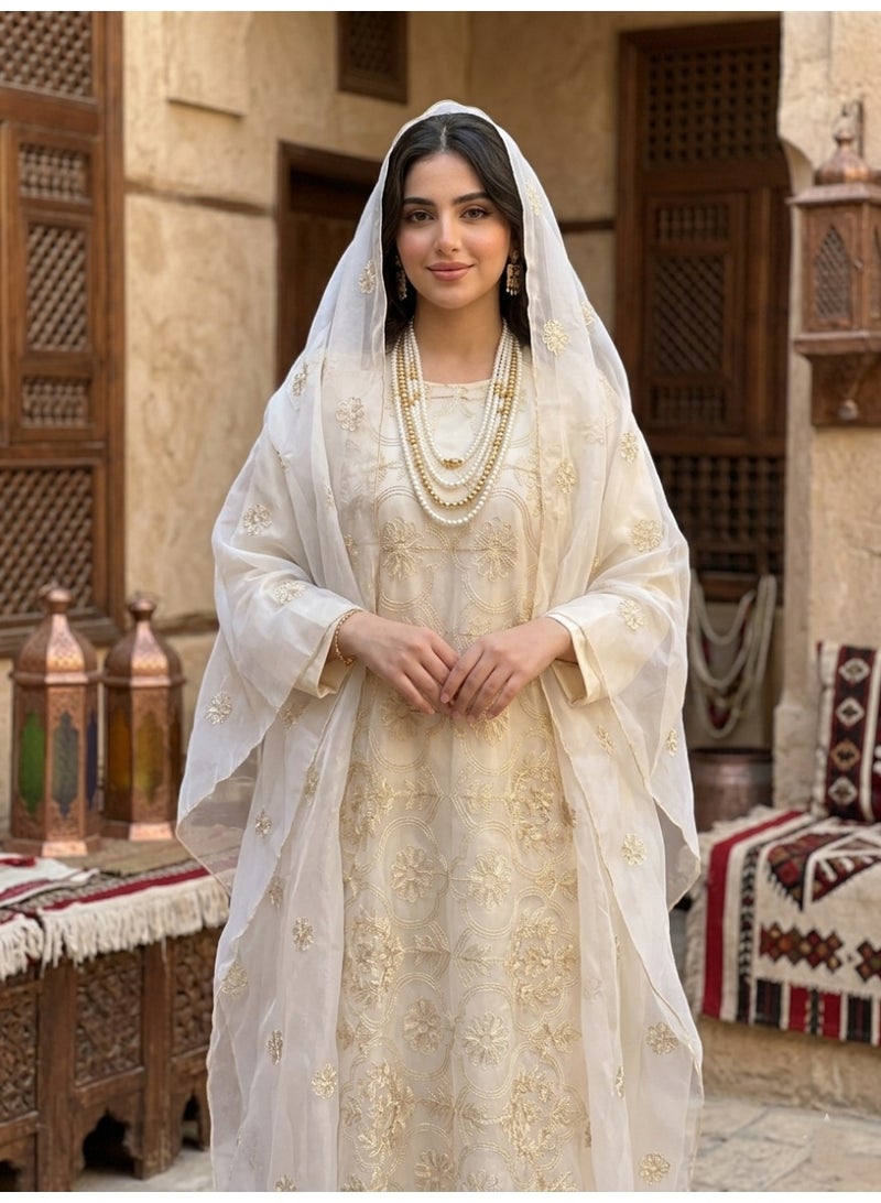 BHNS A luxurious embroidered Hijazi-Hashemi organza embroidered jalabiya - a traditional Madani women's 3-piece set (dress, lining, and veil) perfect for National Day, Founding Day, celebrations, engagements, weddings, and other occasions. - Image 2
