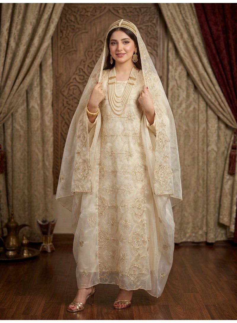 BHNS A luxurious embroidered Hijazi-Hashemi organza embroidered jalabiya - a traditional Madani women's 3-piece set (dress, lining, and veil) perfect for National Day, Founding Day, celebrations, engagements, weddings, and other occasions. - Image 4