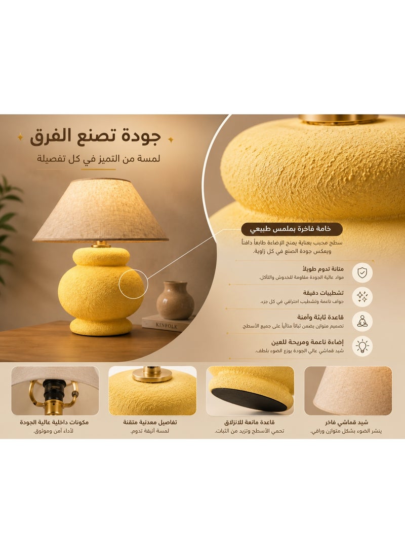 كالدا أباجورة مكتب سيراميك مصنوعة يدوياً من "كالدا بيبل" – قاعدة طمي طبيعي بتصميم مودرن – شابوه قماشي أنيق لإضاءة دافئة مريحة – ديكور حرفي فريد لغرفة النوم وغرفة المعيشة - Image 4