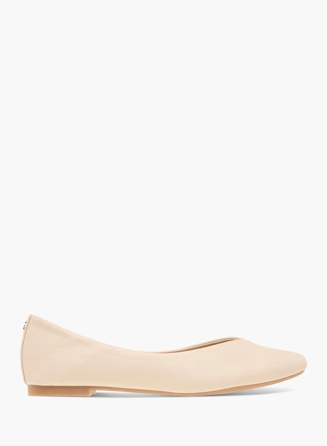 فلورا بيلا من شو إكسبرس Women Solid Slip-On Round Toe Ballerina Shoes