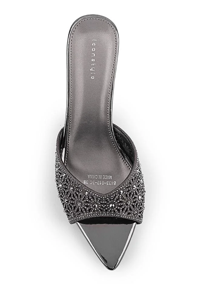 أيقون Metallic heel slipper with delicate strap design.