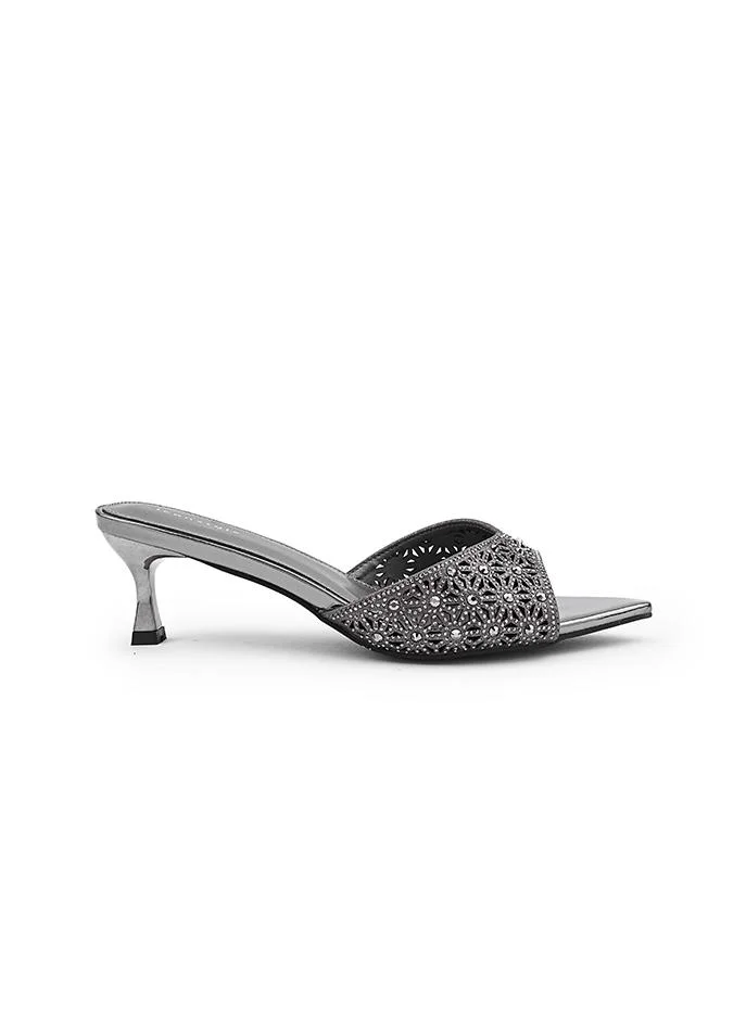 أيقون Metallic heel slipper with delicate strap design.
