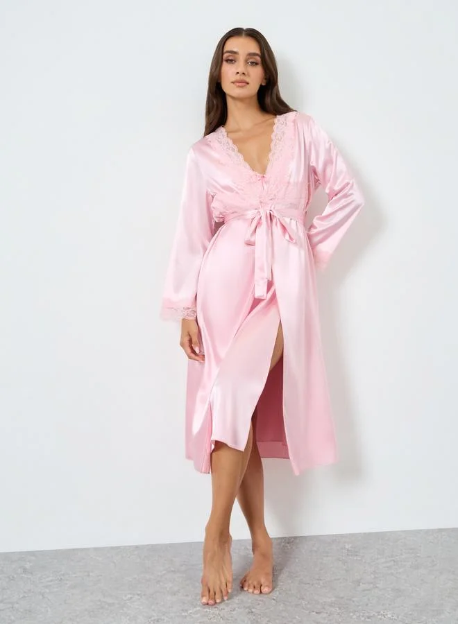 تايك تو طقم قميص نوم ساتان سادة مشقوق الحافة وحافة دانتيل مع روب