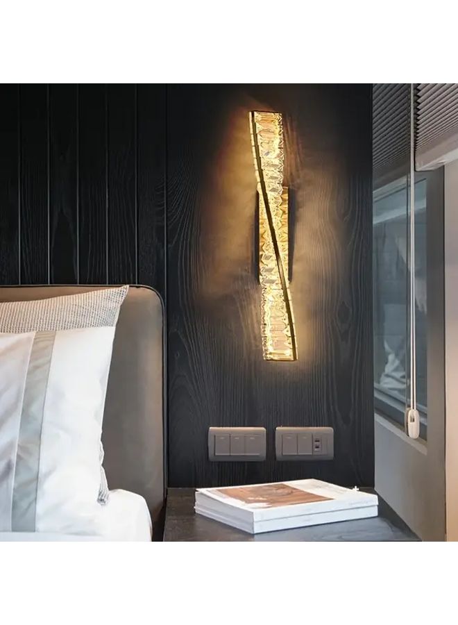 مصباح حائط كريستالي LED أسود حديث مع تحكم في تغيير اللون بثلاثة ألوان وتصميم حلزوني ذهبي، مناسب لغرفة المعيشة أو غرفة النوم أو الدراسة أو الممر، مع إطار معدني وتحكم بالمفتاح وإضاءة دافئة. - Image 2