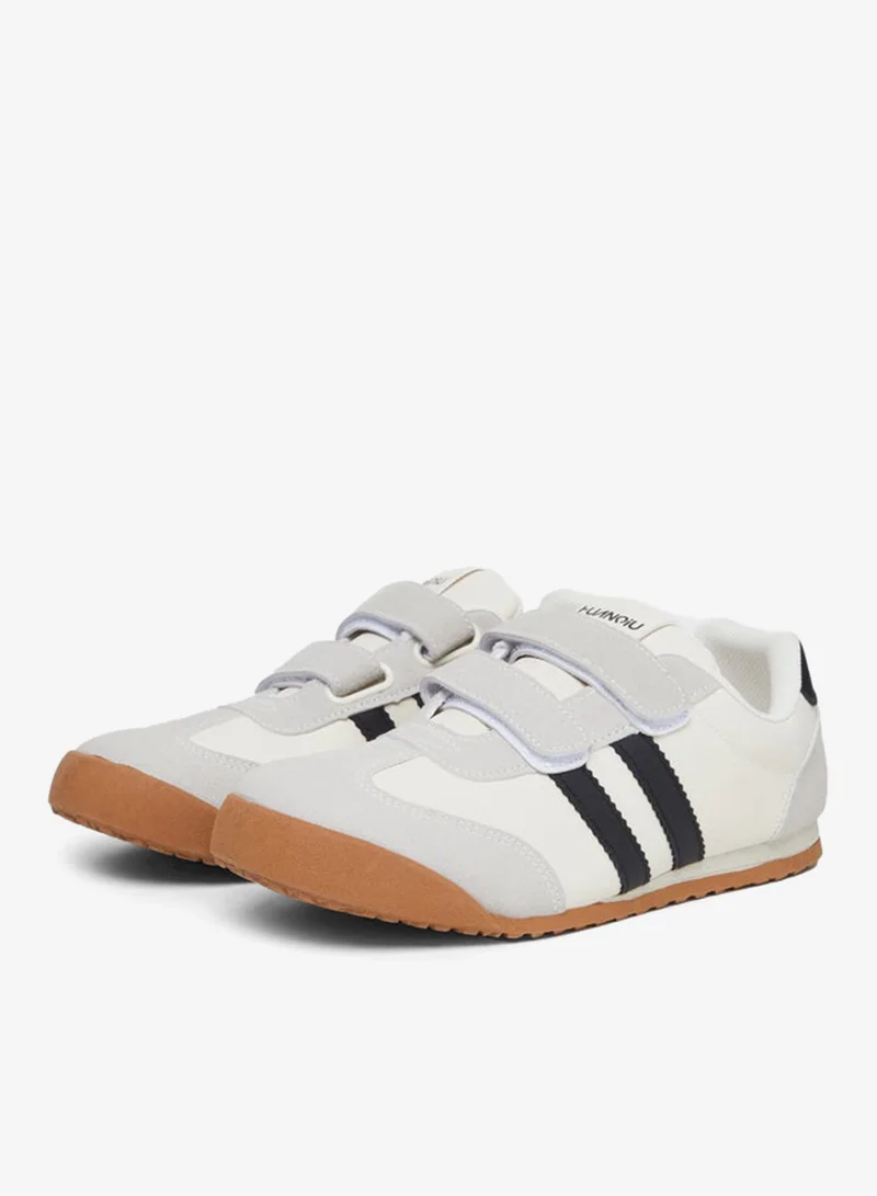 ستايلي اكتيف حذاء سنيكرز بشريط للإغلاق