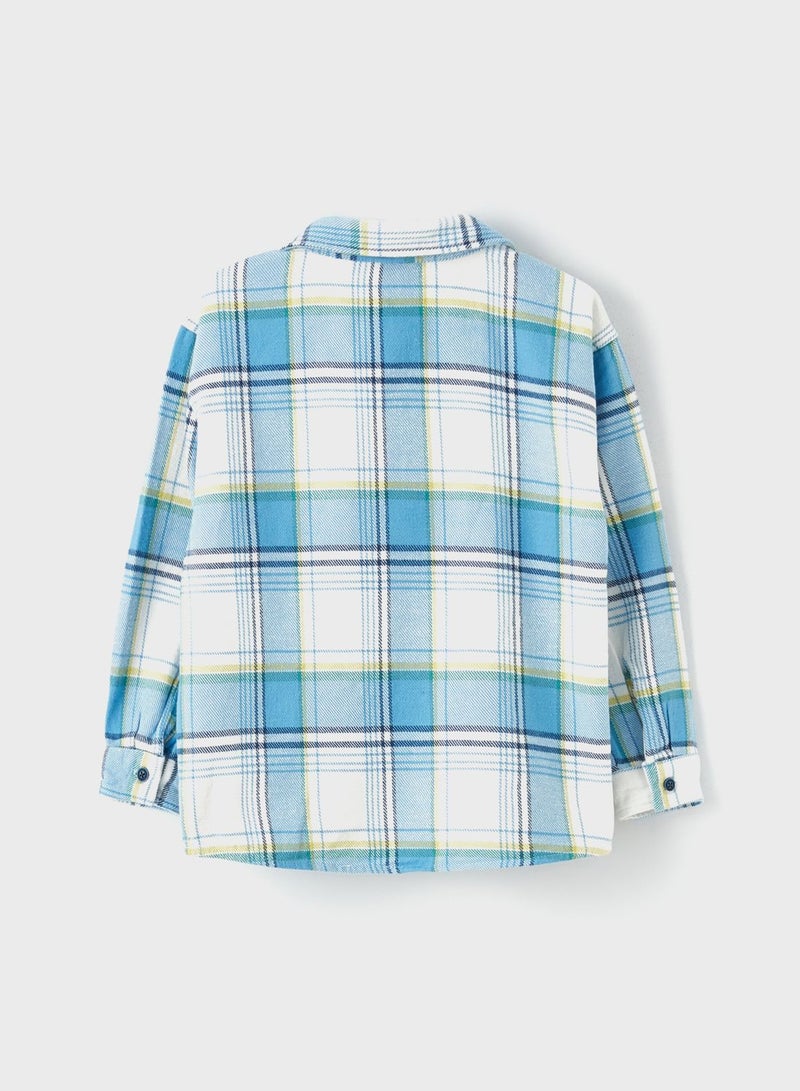 ال سي وايكيكي قميص بنقشة مربعات وياقة هودي للأطفال الرضع - Image 2