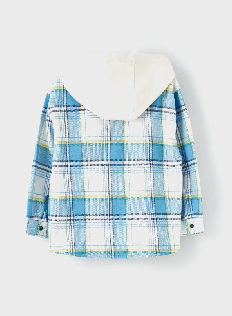 ال سي وايكيكي قميص بنقشة مربعات وياقة هودي للأطفال الرضع - Image 3