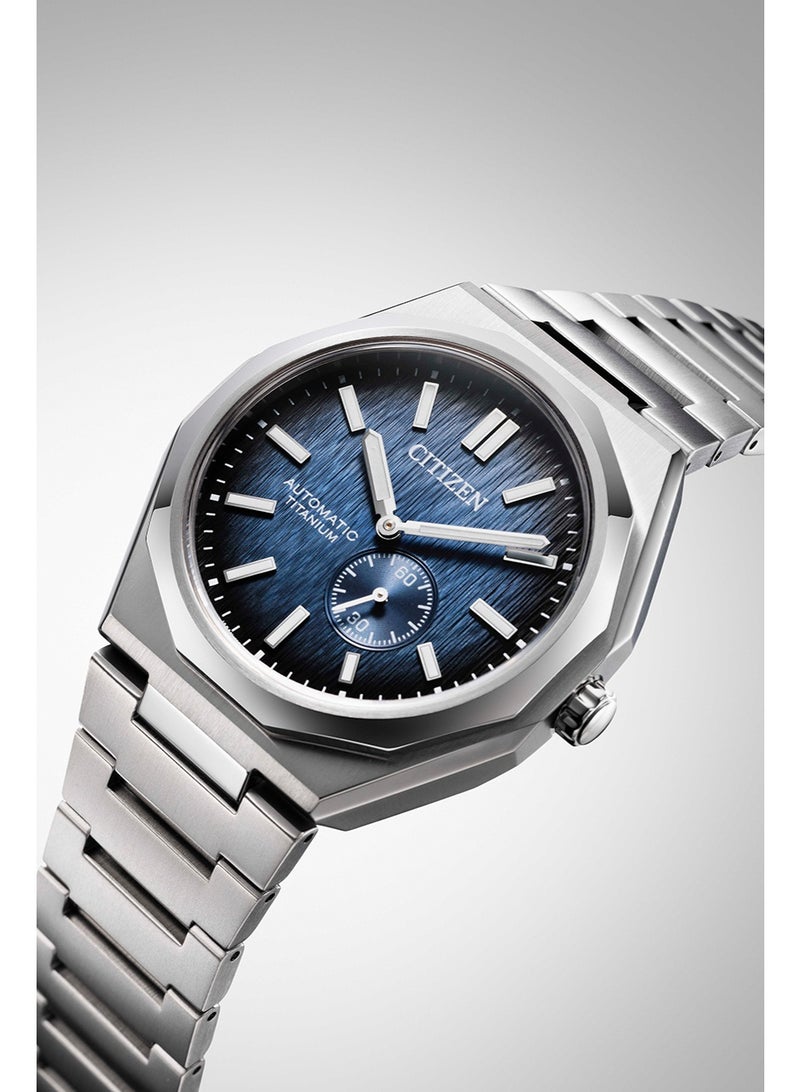 CITIZEN ساعة رجال أوتوماتيكية زينشين 60 NK5020-58M، 40.5 مم قرص أزرق، سوار سوبر-تيتانيوم، مقاومة للماء حتى 100 متر. - Image 5