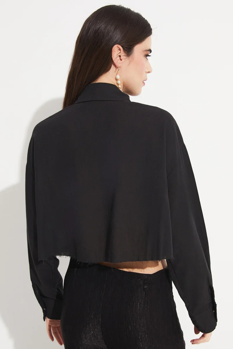 جون Women's Pearl Detail Cotton Crop Shirt