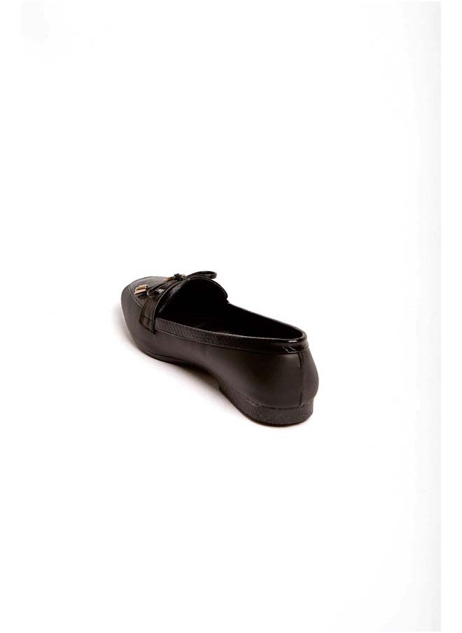 Fancy Faux Leather Flat Shoes With Crco Effect And Front Chain
