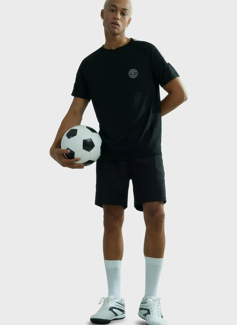 ديفاكتو شورت أساسي