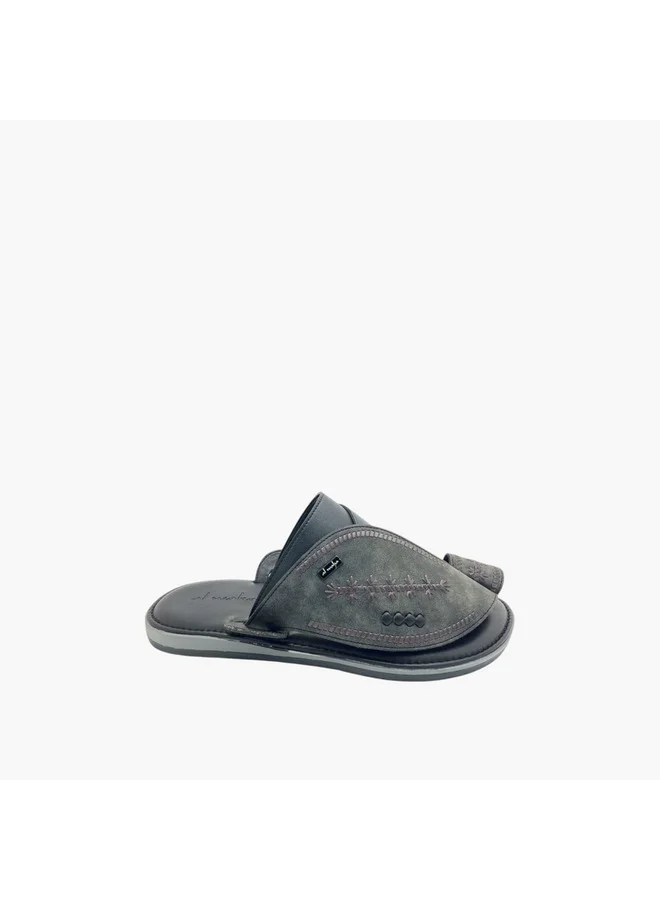 الواحة Men's Embroidered Slip-On Arabic Sandals with Toe Loop