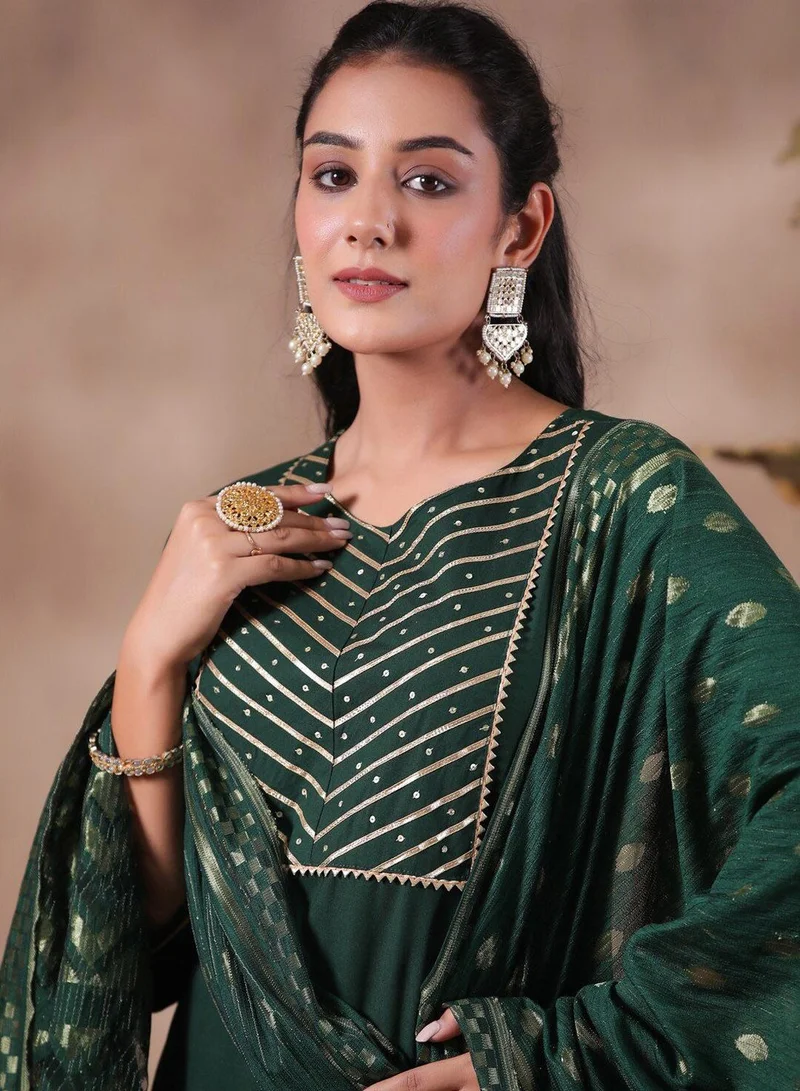 آي شين طقم كورتا نسائي أخضر زمردي من الرايون بقصة عادية مزين