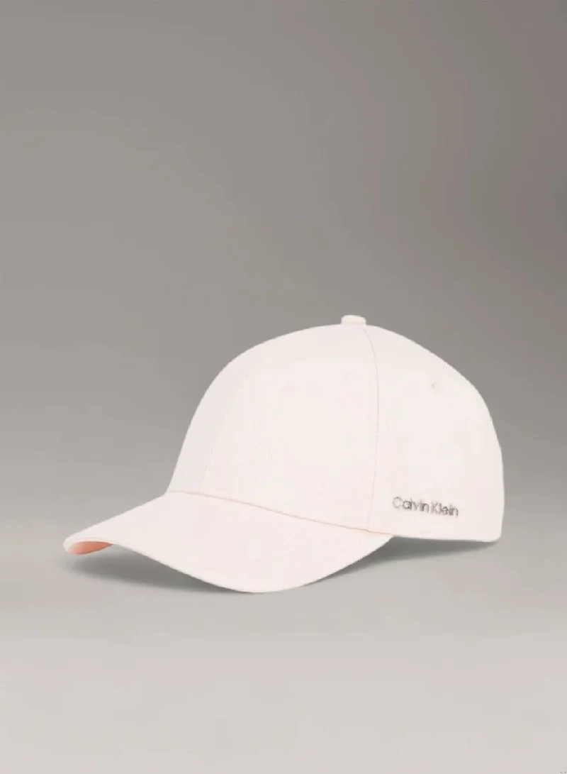 كالفن كلاين قبعة كاب مزينة بشعار كلفن كلاين