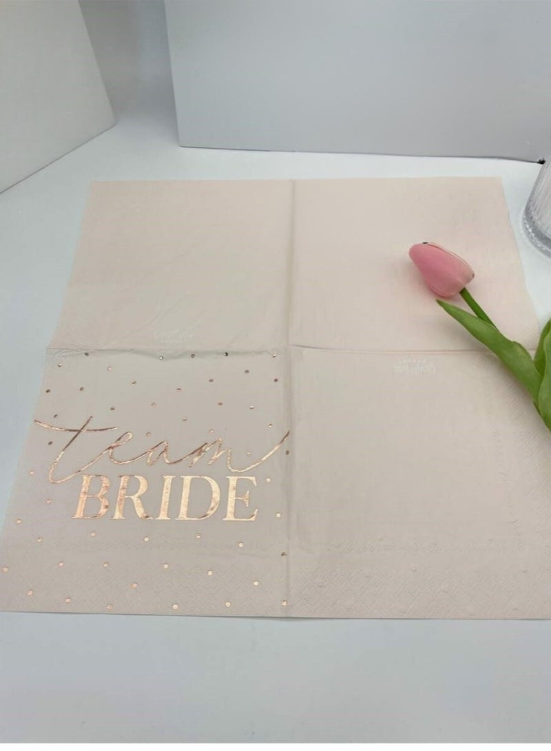 مناديل ورقية مطبوعة بعبارة فريق العروس  عدد 16 قطعة مناسبة لاعياد الزفاف. - Image 4