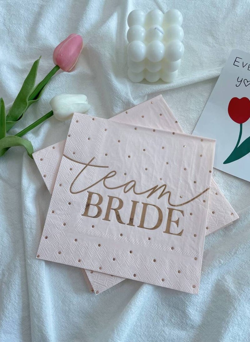 مناديل ورقية مطبوعة بعبارة فريق العروس  عدد 16 قطعة مناسبة لاعياد الزفاف. - Image 1