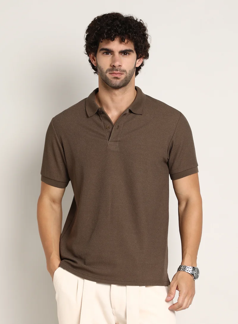 Campus Sutra Campus Sutra Men's Mocha Brown Chainlink-Ribbed Polo T-Shirt For Casual Wear | Polo Neck | Short Cuffed Sleeves | Half-Button Closure | T-Shirt Crafted With Comfort Fit For Everyday Wear