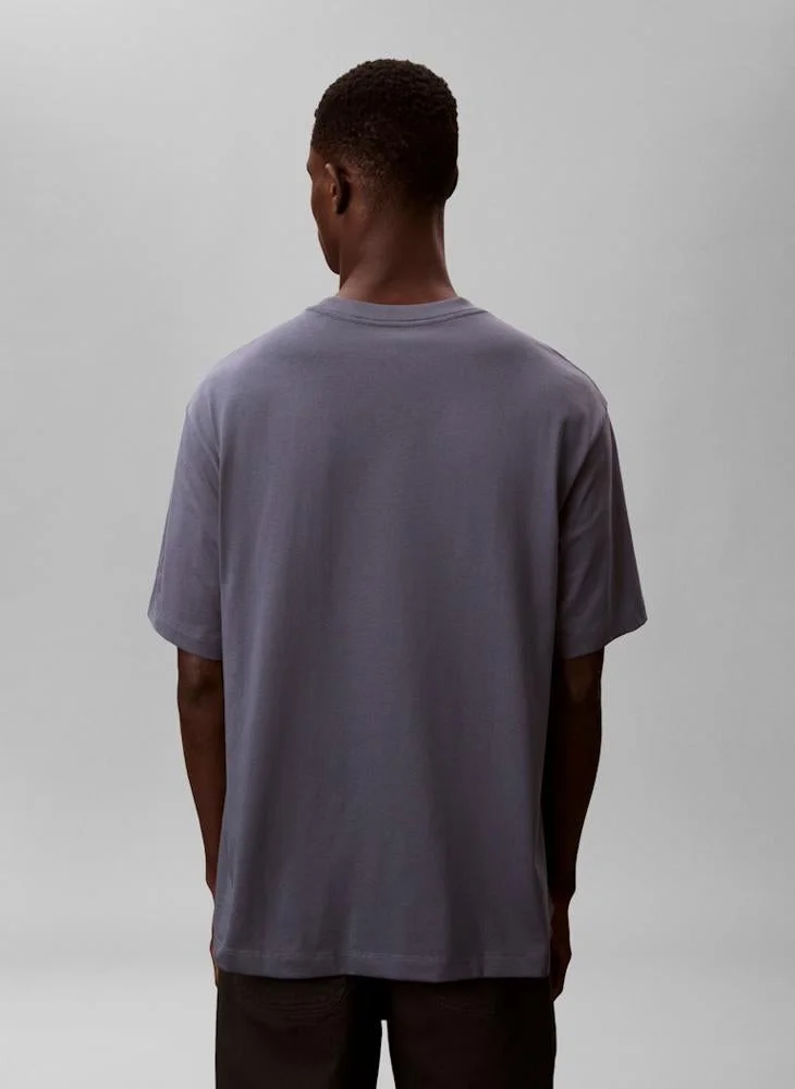 كالفن كلاين جينز تيشيرت برسومات شعار بقصة مريحة