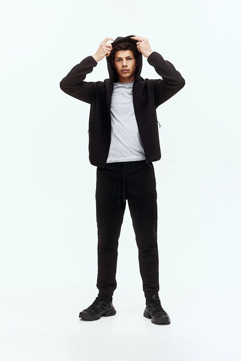 اتش اند ام بنطلون رياضي بنمط كارغو من نسيج دراي موف