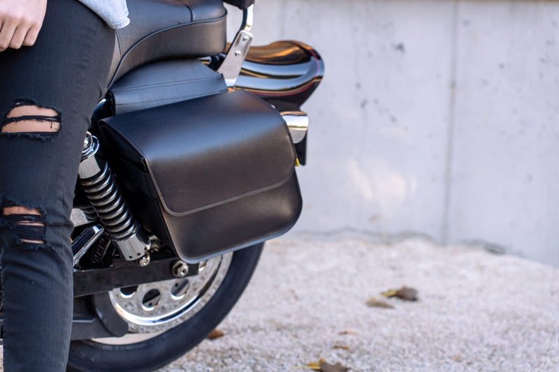 Dowco دوكو ويلي وماكس 58801-00 سلسلة رابتور: مجموعة حقائب دراجة نارية مائلة مدمجة من الجلد الصناعي، أسود، ملائمة عالمياً، سعة 20 لتر - Image 4