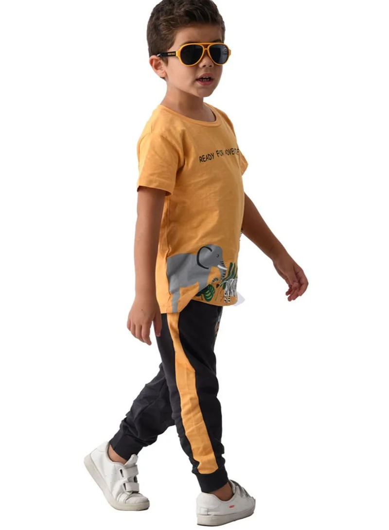 ورباسي طقم تي شيرت من Urbasy Kids برقبة دائرية من الخردل مع بنطلون رياضي زيتوني