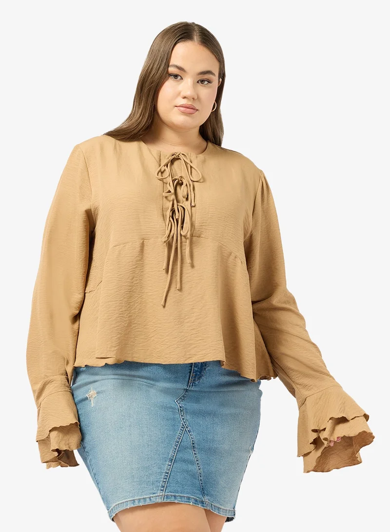 جينجر بلس بلوزة بياقة فراشة