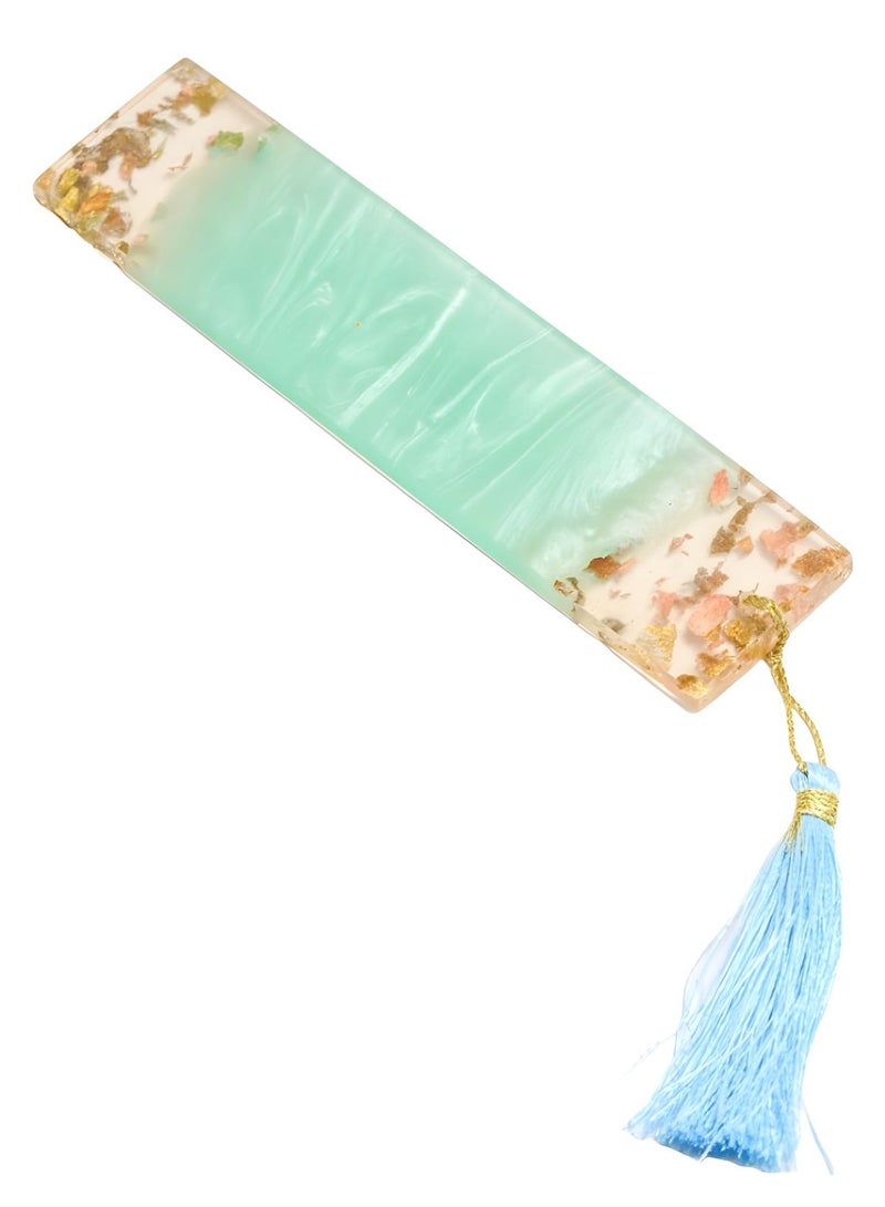 A book break designed to be the constant companion of every reader who cherishes the time spent surrounded by the books and characters that shaped his world.