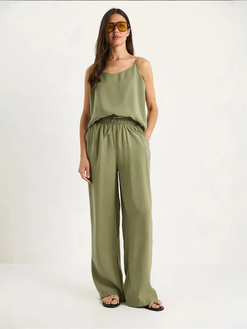 بيانكو لوتشي طقم قطعتين بأكمام طويلة وياقة على شكل حرف