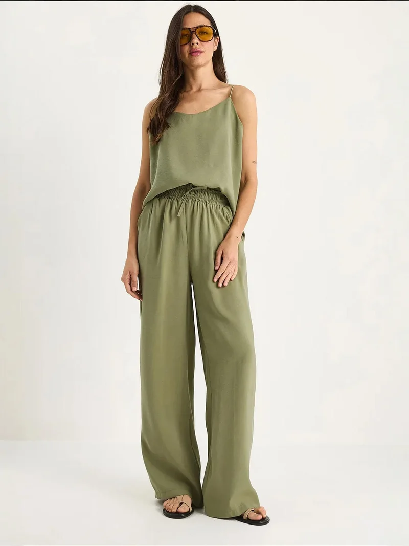 بيانكو لوتشي طقم قطعتين بأكمام طويلة وياقة على شكل حرف