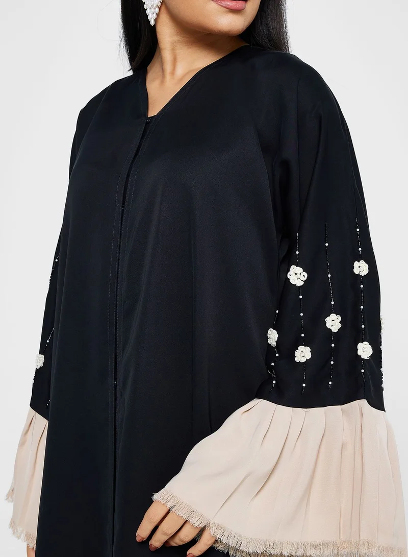 Khizana Pleated Sleeve Detail Abaya With Sheila