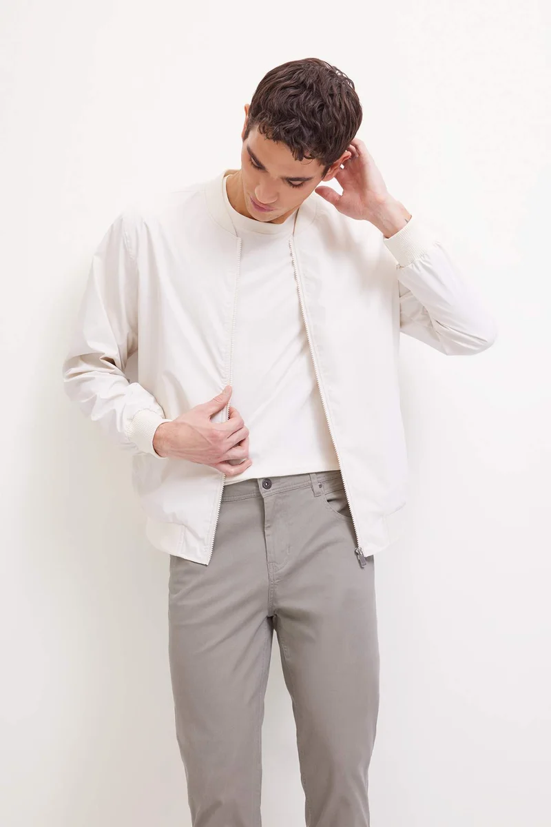 ديفاكتو Slim Fit Zippered Seasonal Light Bomber Jacket