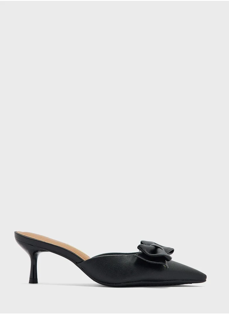 VIZZANO Olivia Close Toe Mid Heel Pumps