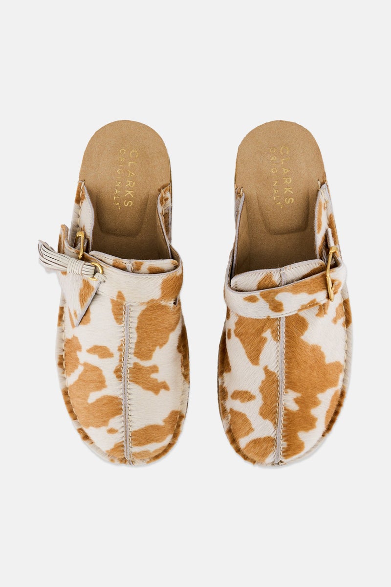 clarks Women Standard Trek Cow Print Adjustable buckle Clogs, Multicolor - Image 3