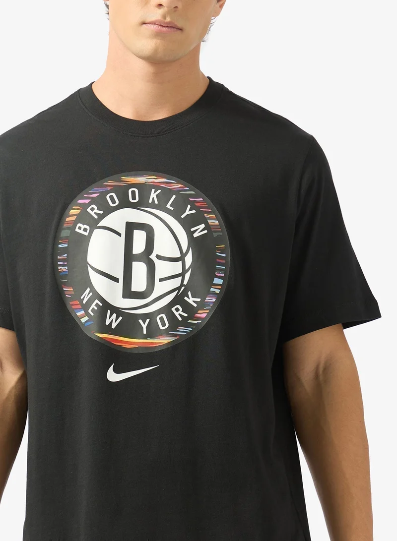 Nike Nba Brooklyn Nets Courtside Logo Short Sleeve T-Shirt