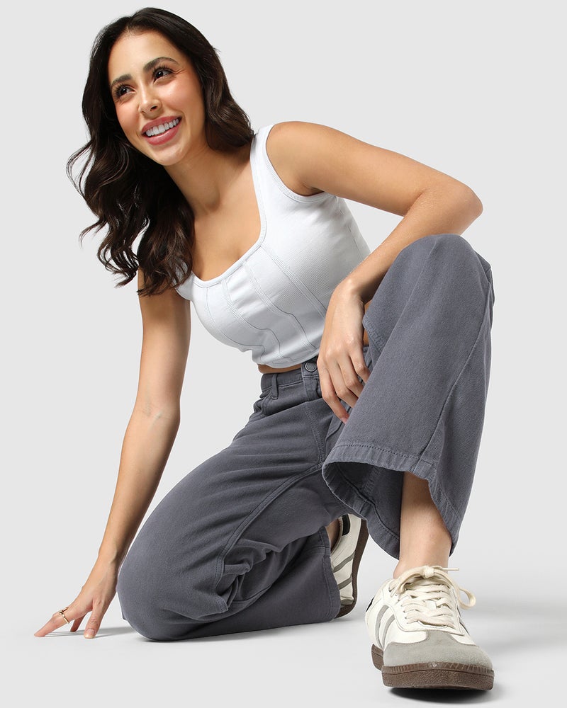 bewakoof Women's Grey Straight Fit Jeans - Image 4