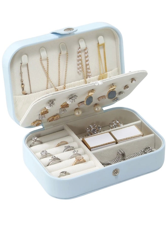 تانجبلب علبة مجوهرات سفر من الجلد الصناعي PU للنساء والبنات، منظم مجوهرات محمول بتصميم طبقتين مع فواصل قابلة للتعديل لترتيب الخواتم والأقراط والقلادات والأساور، صندوق تخزين مضاد للخدش ببطانة مخملية وخطافات للقلادات وجيب لحمايتها من التشابك، حجم صغير وخفيف مناسب للحقيبة والسفر والهدايا - Image 1