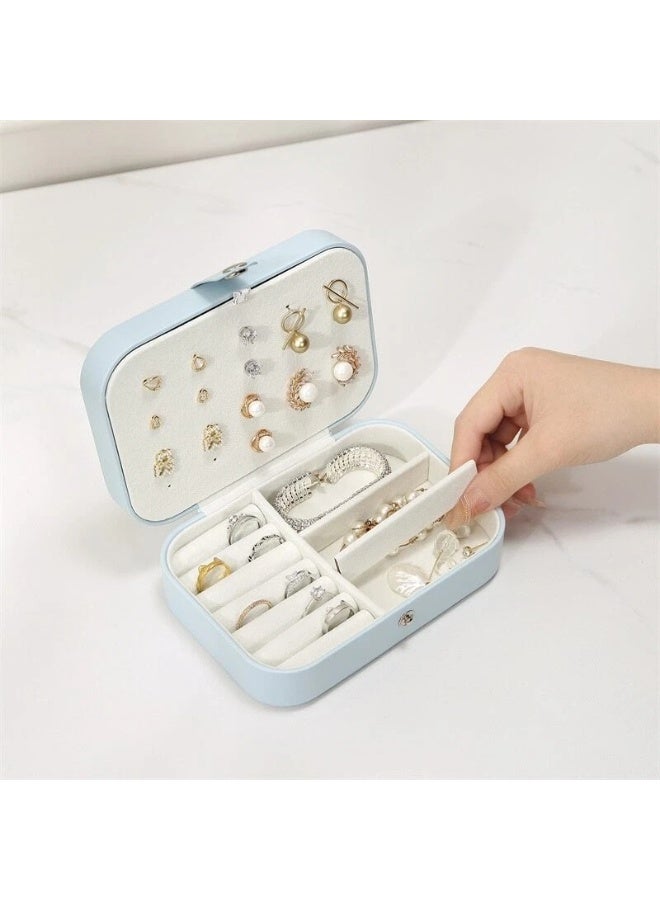 تانجبلب علبة مجوهرات سفر من الجلد الصناعي PU للنساء والبنات، منظم مجوهرات محمول بتصميم طبقتين مع فواصل قابلة للتعديل لترتيب الخواتم والأقراط والقلادات والأساور، صندوق تخزين مضاد للخدش ببطانة مخملية وخطافات للقلادات وجيب لحمايتها من التشابك، حجم صغير وخفيف مناسب للحقيبة والسفر والهدايا - Image 5