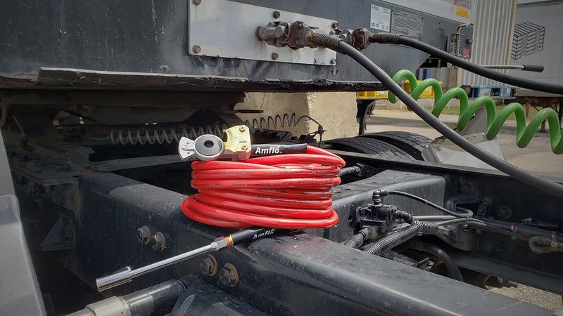 Amflo 574-50GH Heavy Duty Truck Inflator Kit with 3/8'' x 50' 300 PSI PVC Air Hose, Glad Hand, and Dual Foot Chuck - Image 3