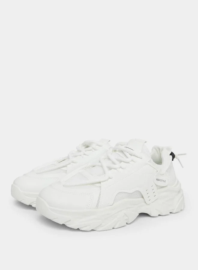 ستايلي حذاء سنيكرز بنعل شانكي ورباط غلق