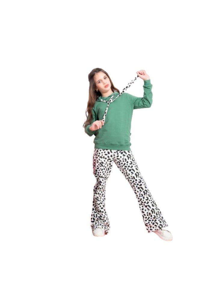 Girls set, green T-shirt and white and black pants - Image 1