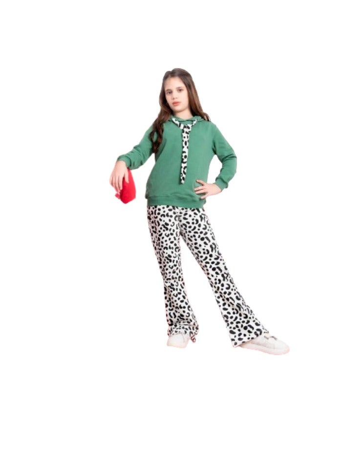 Girls set, green T-shirt and white and black pants - Image 2