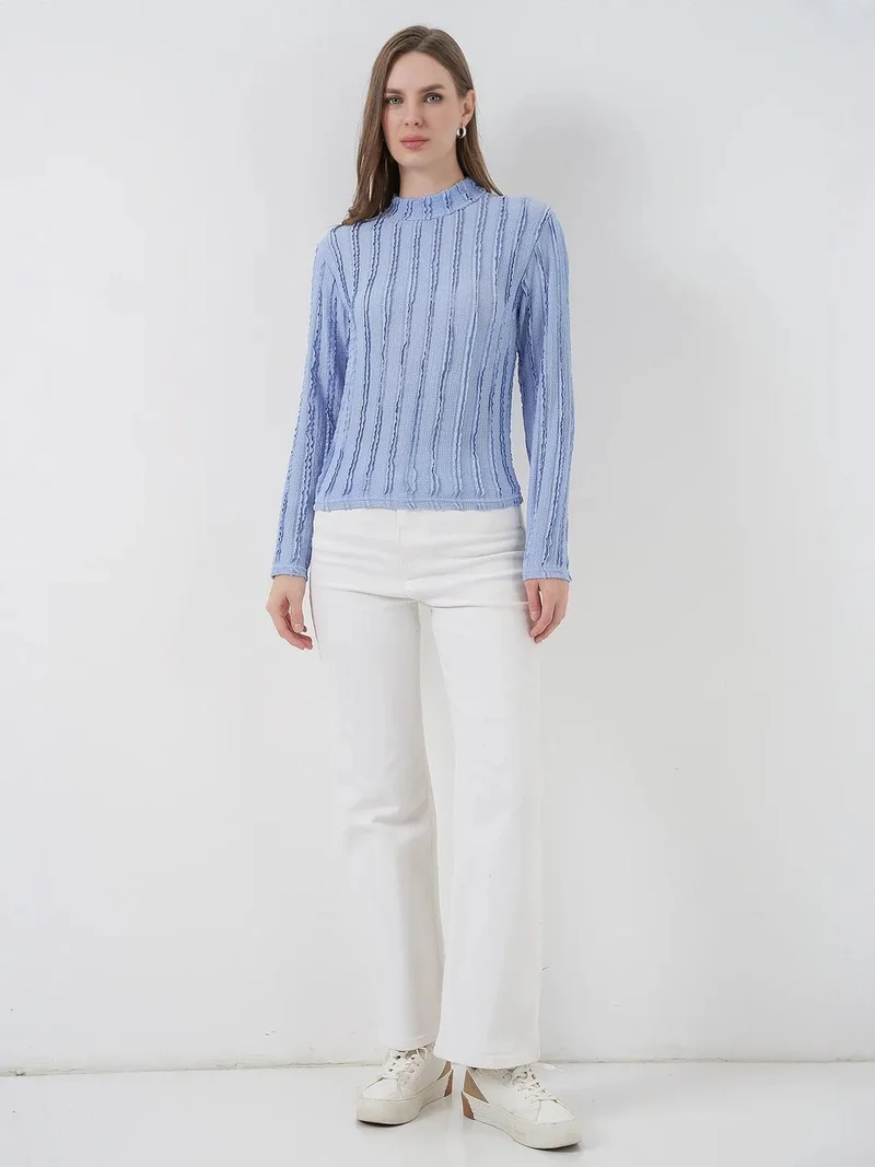 بيغ دارت بلوزة بياقة نصف عالية بقصة ضيقة وملمس نسيجي