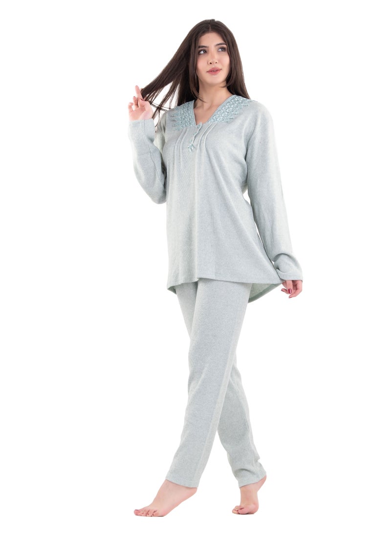 Dadoush Women's long sleeve pajamas in soft and warm fleece 