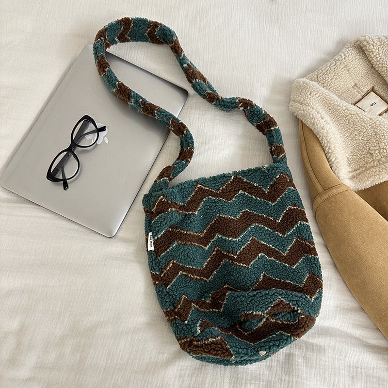 South Korea Dongdaemun Shoulder Bag Women'S Plush Lamb Wool Stylist Woolen Casual Large Capacity Crossbody Bag - Image 1