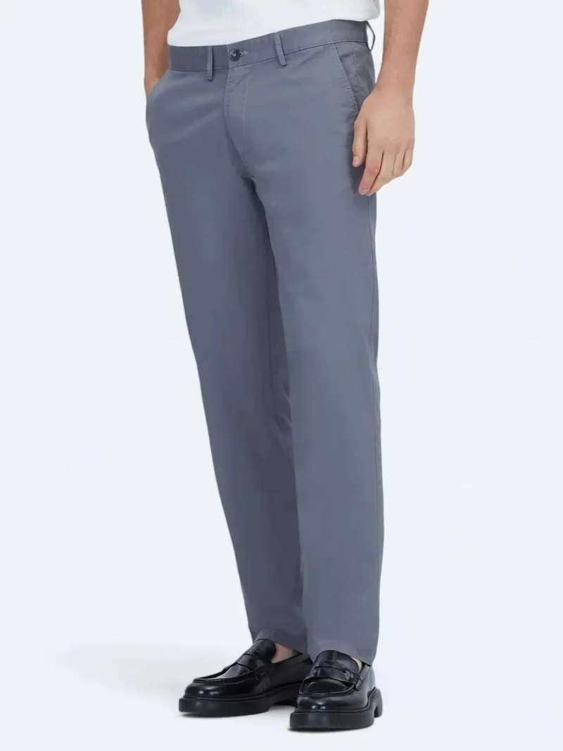 كيب بنطال قطني رمادي اللون، بقصة عادية، مناسب للإطلالات الكاجوال