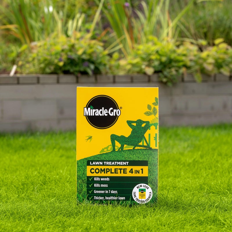 Miracle-Gro Complete 4 in 1 Lawn Food, 80 m² carton, Lawn Food, Weed & Moss Control - Image 4
