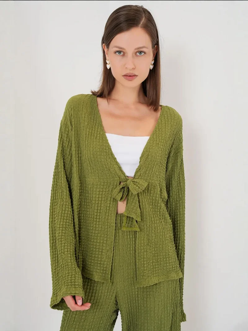 بيغ دارت طقم بلوزة بأكمام طويلة وياقة على شكل حرف  وبنطلون واسع من