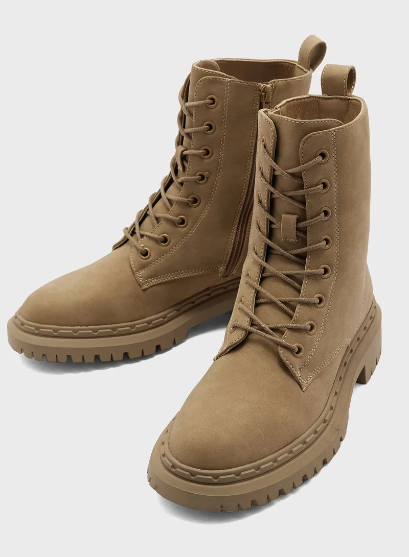 ترافل من نمشي Faux Suede Military Boots