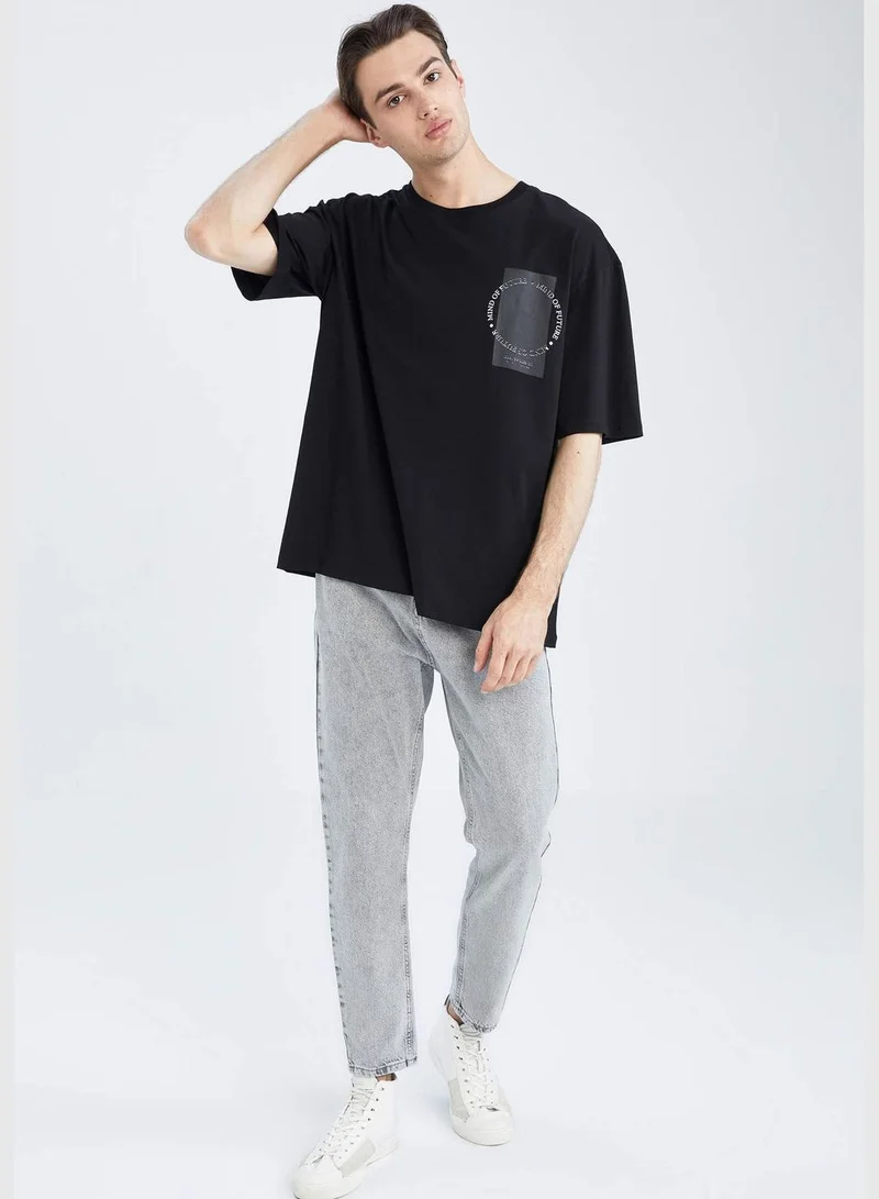 ديفاكتو Oversized Short Sleeve Minimal Print T-Shirt